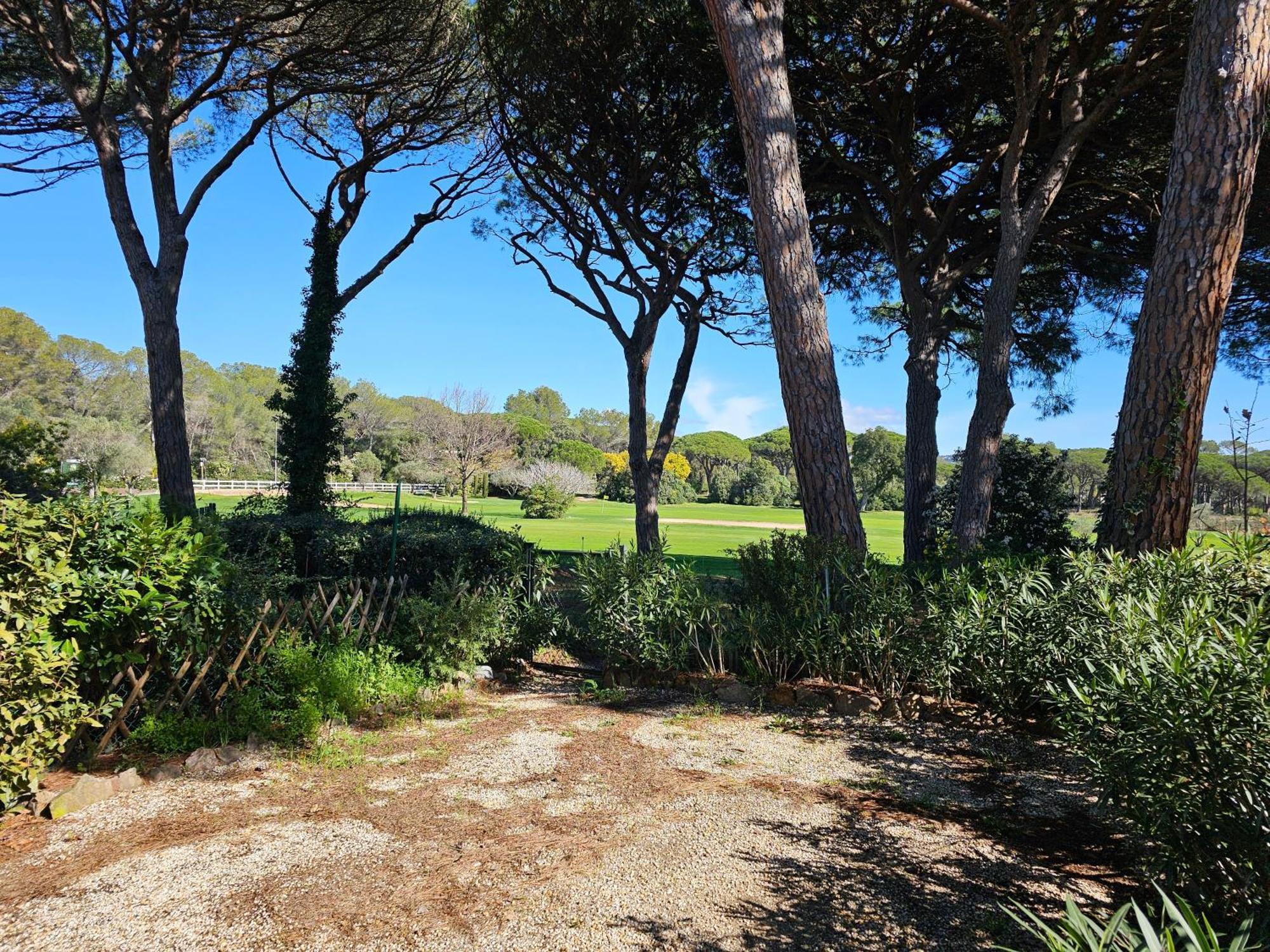 Appartement Golf De Valescure Avec Jardin Saint-Raphaël Exterior foto