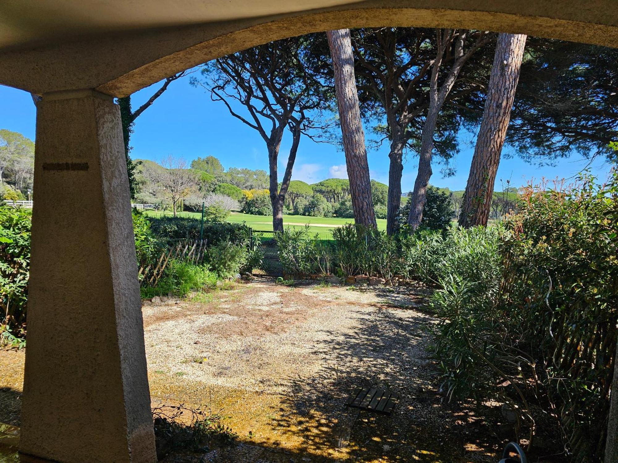 Appartement Golf De Valescure Avec Jardin Saint-Raphaël Exterior foto